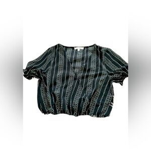 Brand - Love Tree crop top black